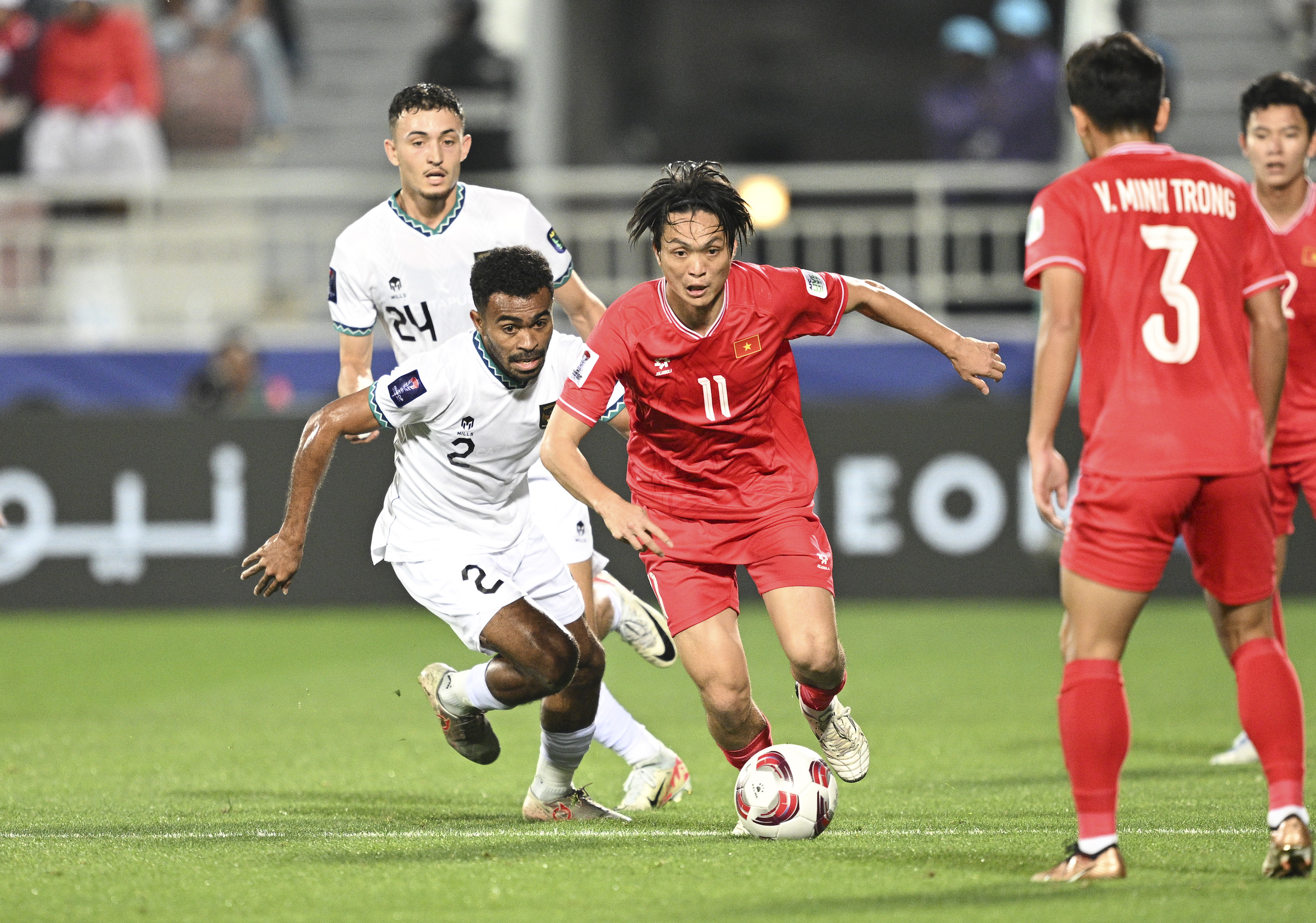 Tiền vệ Nguyễn Tuấn Anh (số 11) đi bóng trong trận Việt Nam thua Indonesia 0-1 ở vòng bảng Asian Cup 2023. Ảnh: AFC