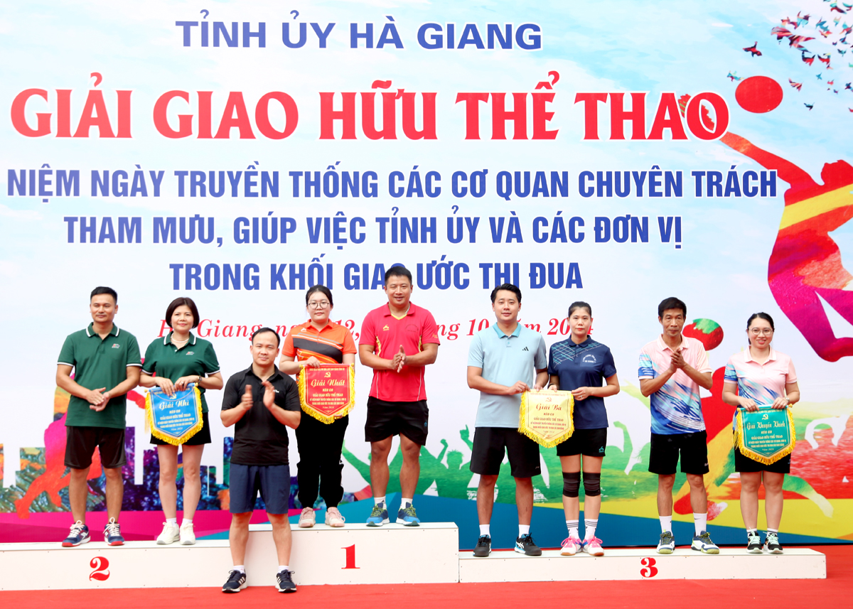 Trường Chính tỉnh đoạt giải Nhất nội dung kéo co.